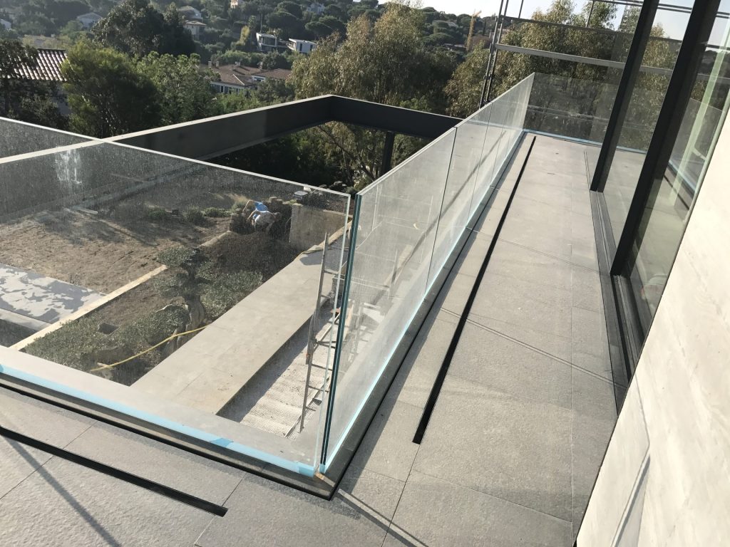 Installation en pierre artisanale